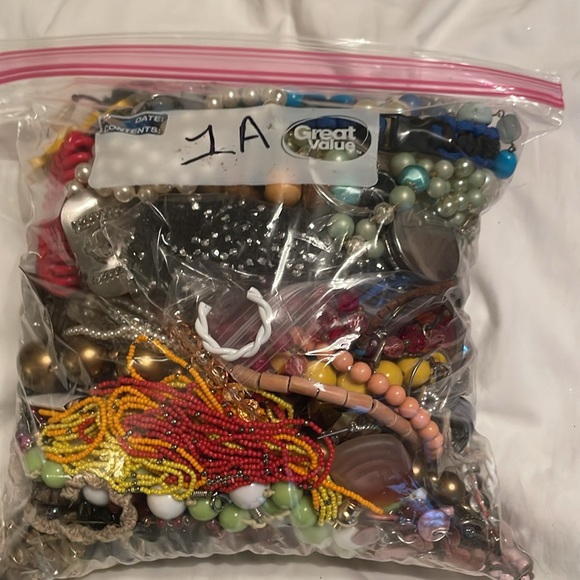 Gallon bag 5 pounds Junk Drawer Jewelry. - Picture 13 of 13